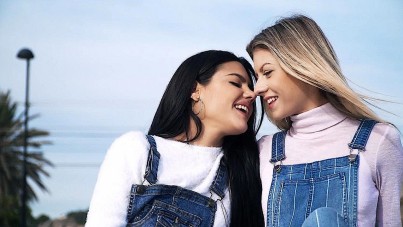 She’S My Best Friend – Apolonia Lapiedra, Rebecca Volpetti