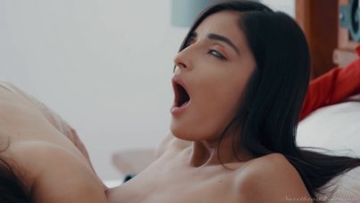 Valentina Nappi Shows All Her Favorite Sex Toys To Emily – Valentina Nappi, Emily Willis